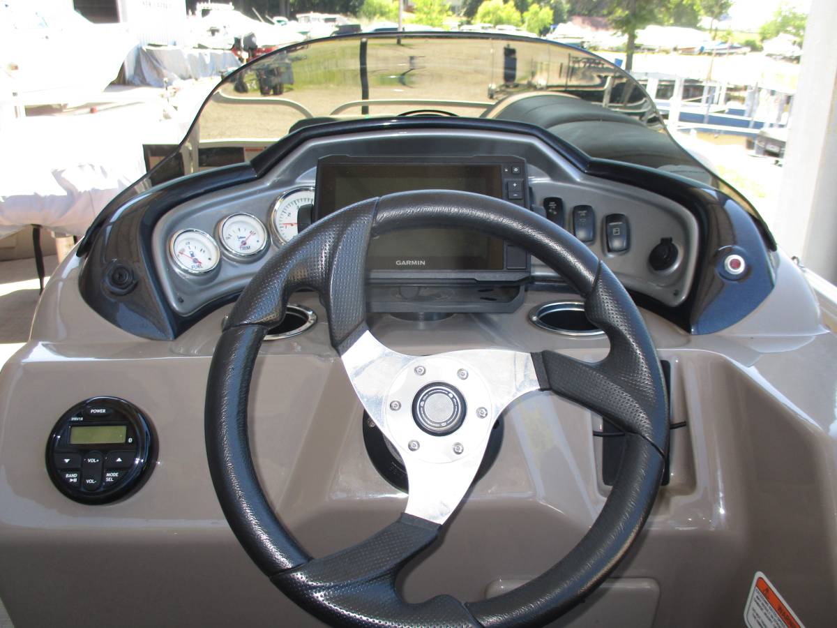 2021 Tracker, Import USA — Foto 9 z 12