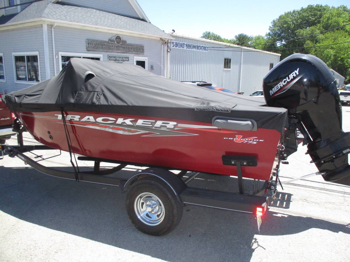 2023 Tracker, Import USA — Foto 2 z 12