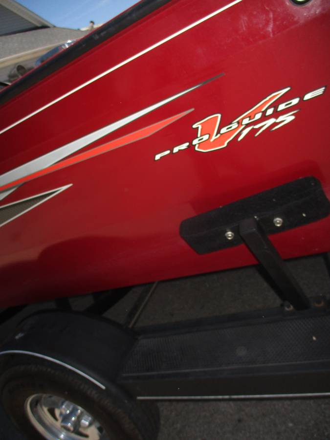 2023 Tracker, Import USA — Foto 6 z 12