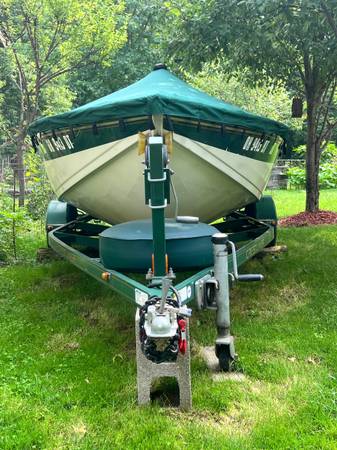 Crestliner, Import USA — Foto 1