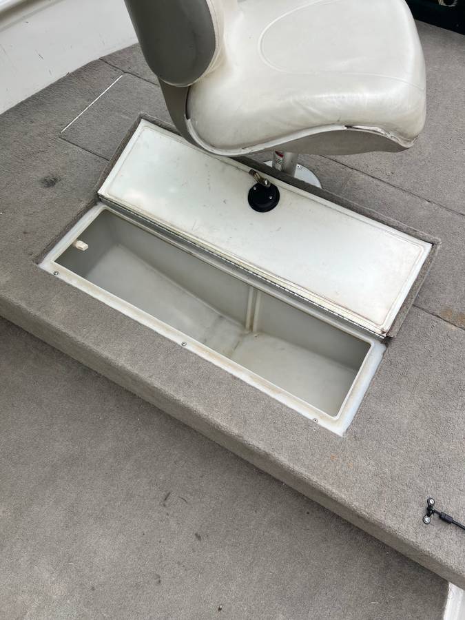 Crestliner, Import USA — Foto 9 z 12