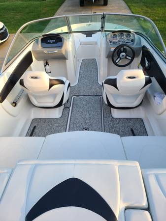 2016 Chaparral, Import USA — Foto 8 z 12