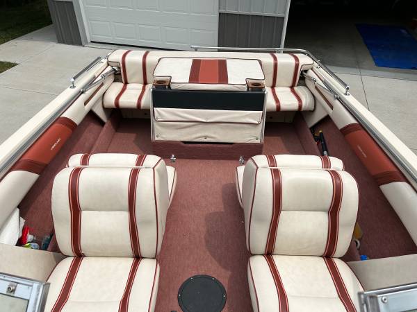 1988 Crestliner, Import USA — Foto 2 z 4