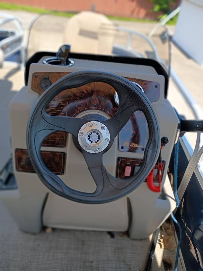 Tracker, Import USA — Foto 5 z 12