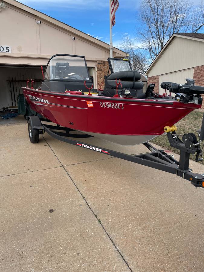 2024 Tracker, Import USA — Foto 3 z 3