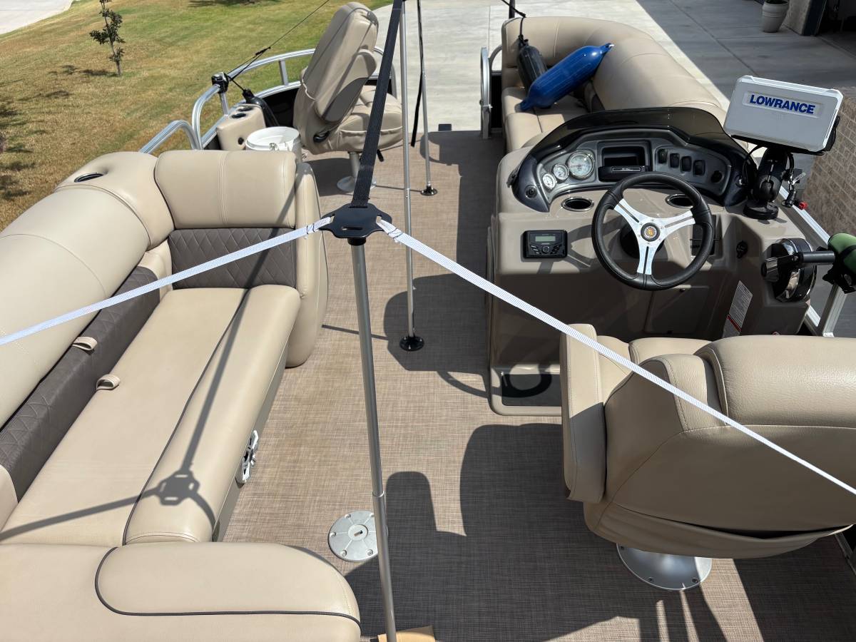 2023 Tracker, Import USA — Foto 12 z 12