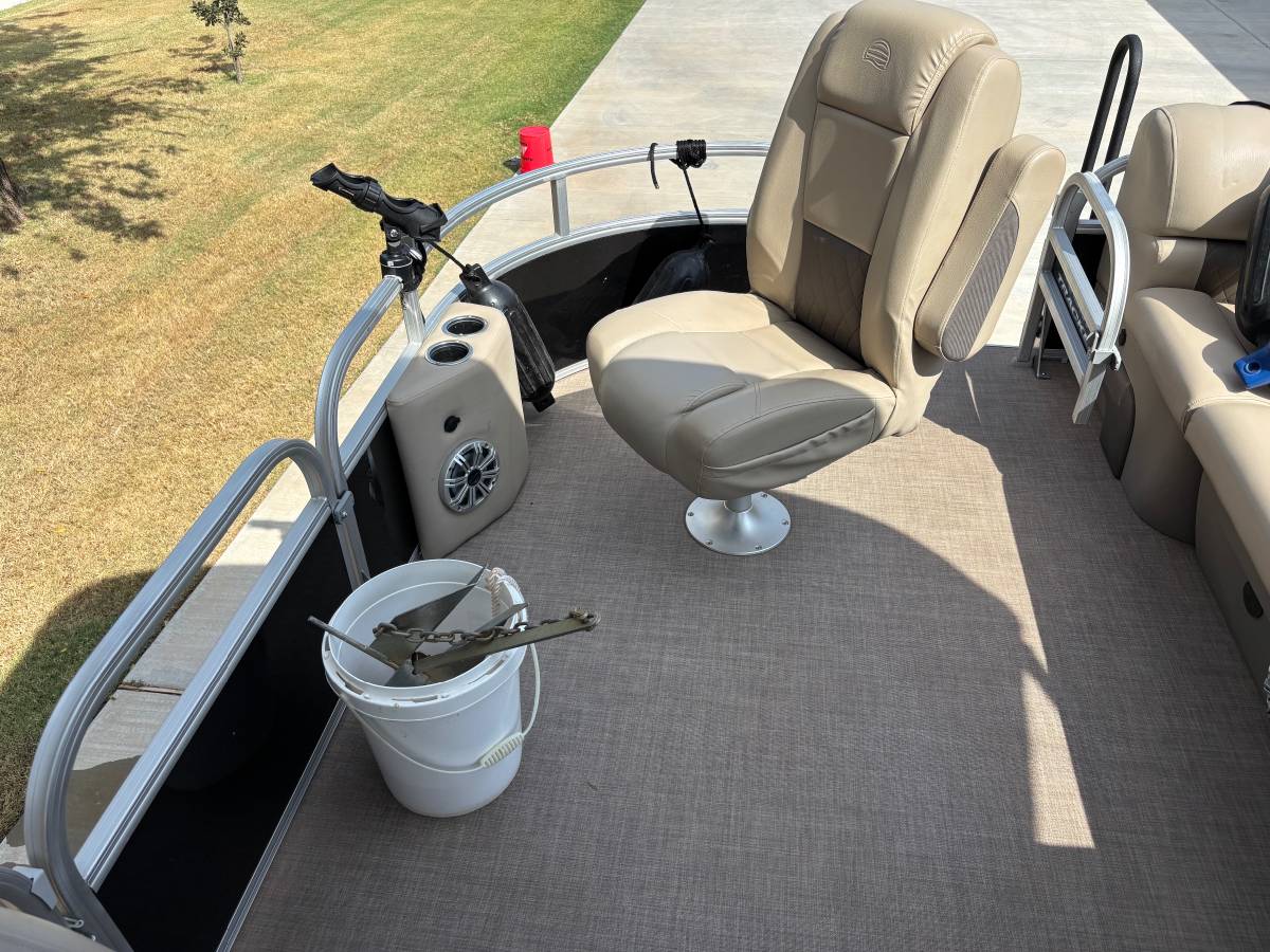2023 Tracker, Import USA — Foto 6 z 12