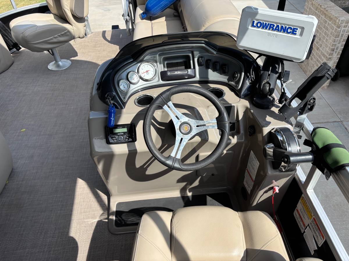 2023 Tracker, Import USA — Foto 7 z 12
