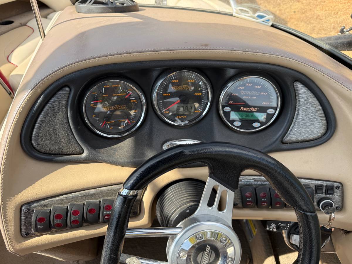 2004 Malibu, Import USA — Foto 6 z 8