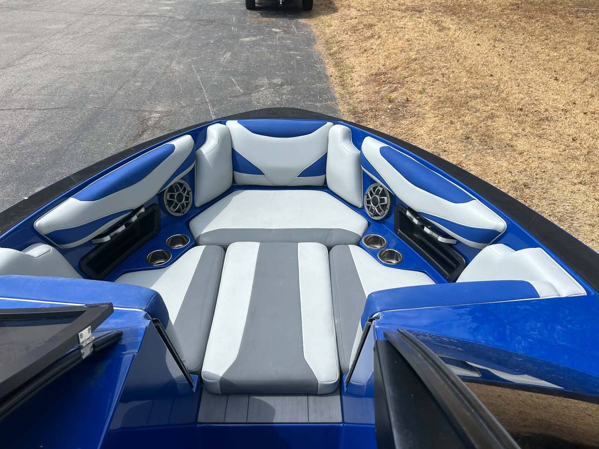 2021 Axis, Import USA — Foto 5 z 12