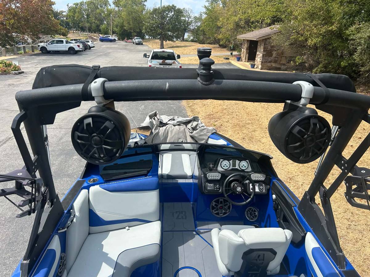 2021 Axis, Import USA — Foto 8 z 12