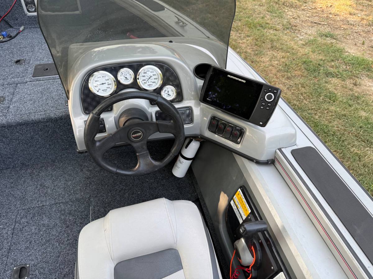 Tracker, Import USA — Foto 5 z 7