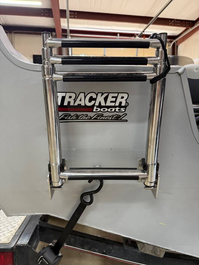 Tracker, Import USA — Foto 6 z 7