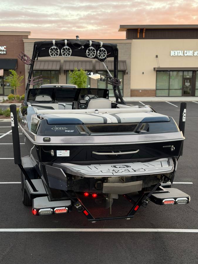2017 Axis, Import USA — Foto 12 z 12