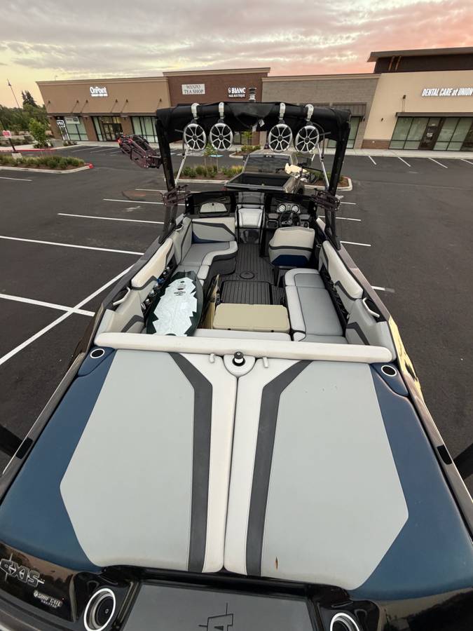 2017 Axis, Import USA — Foto 6 z 12