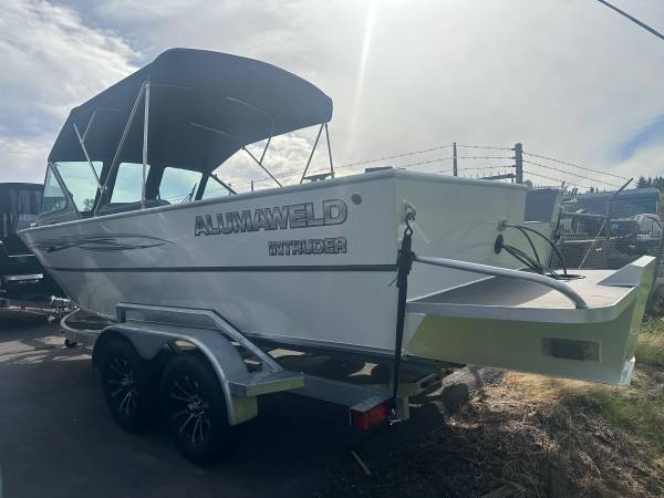 2026 Crestliner, Import USA — Foto 3 z 10