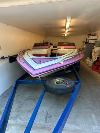 21 ft Crusader Ski Boat, Import USA — Foto 1