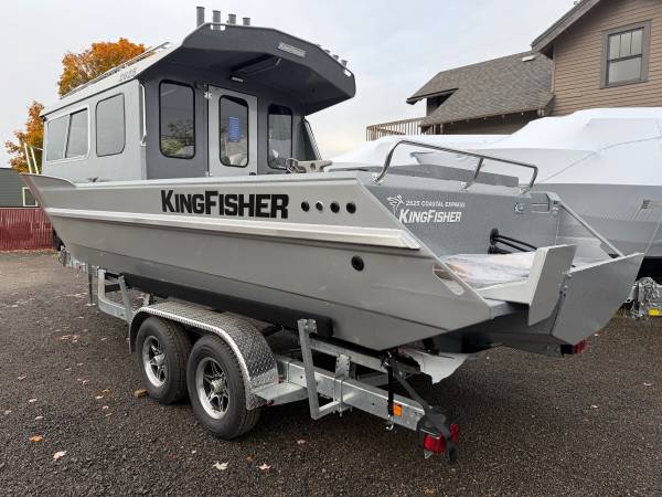 2026 Crestliner, Import USA — Foto 7 z 12