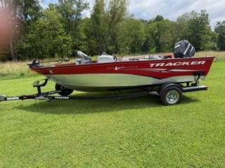 2011 Tracker, Import USA — Foto 4 z 5