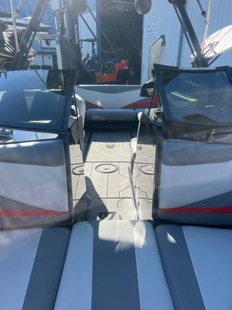 2020 Axis, Import USA — Foto 2 z 3