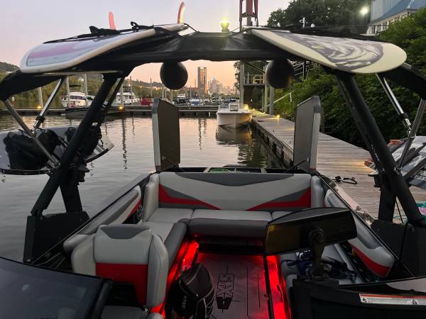 2020 Axis, Import USA — Foto 3 z 3