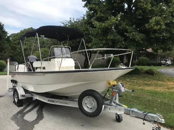 2016 Boston Whaler, Import USA — Foto 1