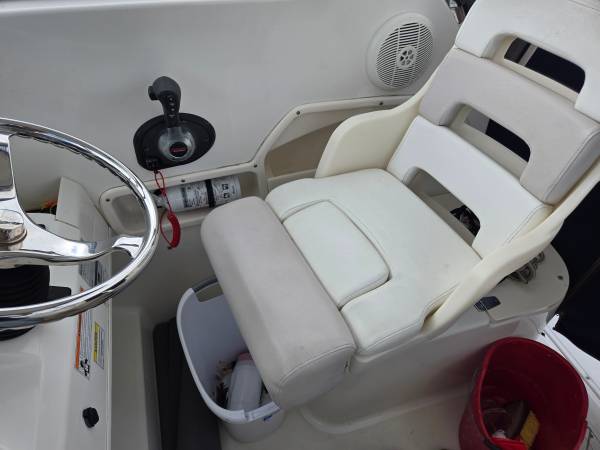 Boston Whaler, Import USA — Foto 7 z 12