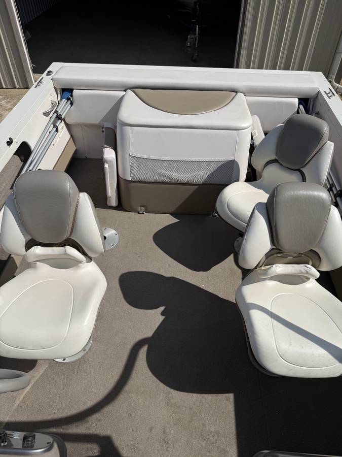 2004 Crestliner, Import USA — Foto 8 z 12