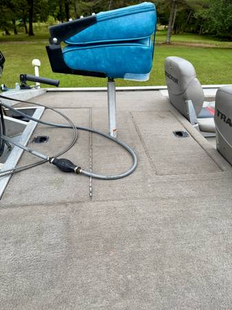 2001 Tracker, Import USA — Foto 4 z 12