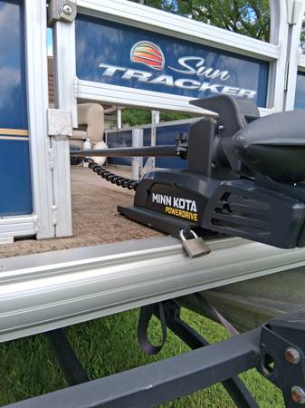 2025 Sun Tracker, Import USA — Foto 3 z 5