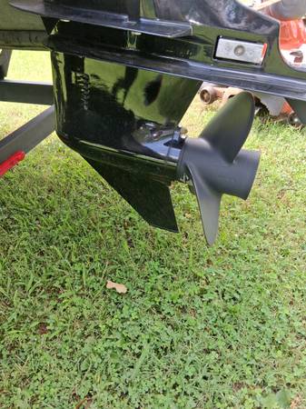 2025 Sun Tracker, Import USA — Foto 4 z 5