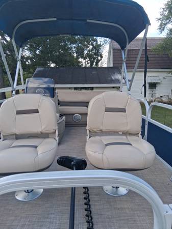 2025 Sun Tracker, Import USA — Foto 5 z 5