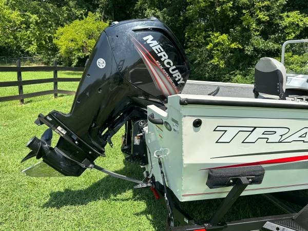 2018 Tracker, Import USA — Foto 10 z 12