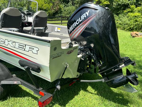 2018 Tracker, Import USA — Foto 5 z 12