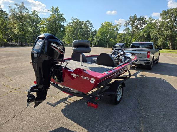 2021 Tracker, Import USA — Foto 6 z 12