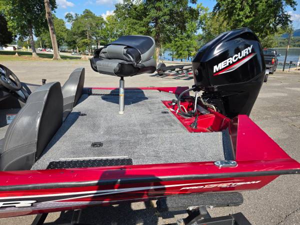 2021 Tracker, Import USA — Foto 9 z 12