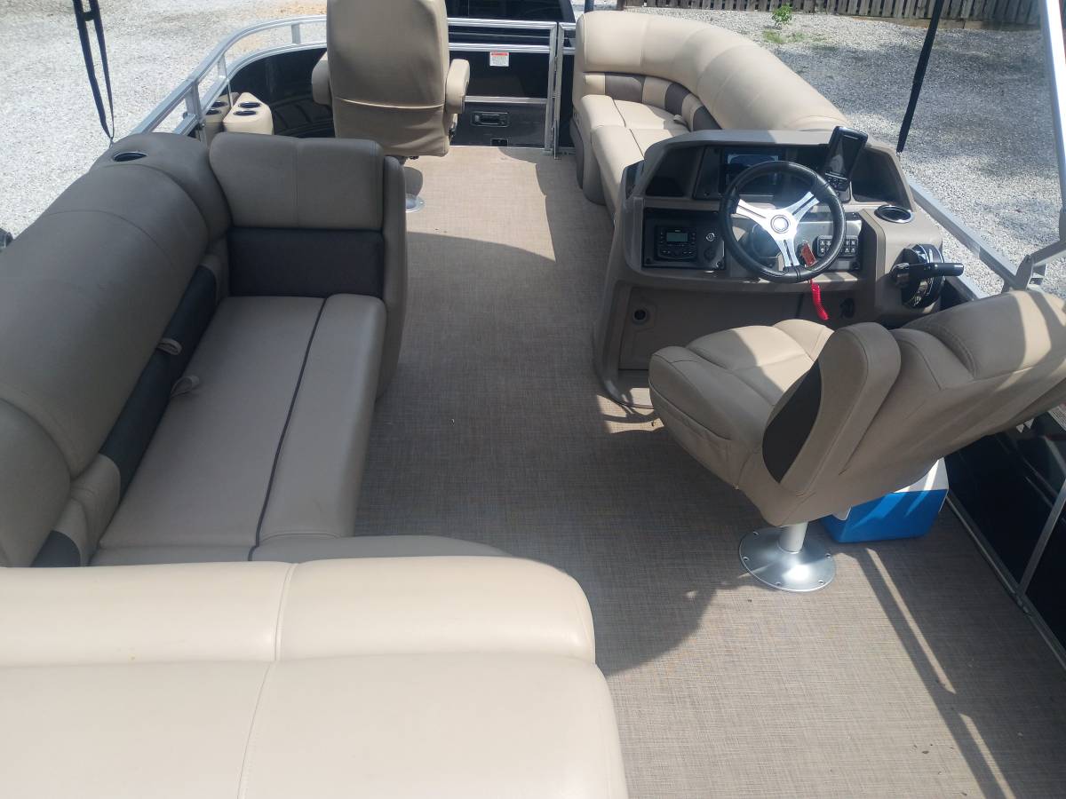 2024 Tracker, Import USA — Foto 3 z 12