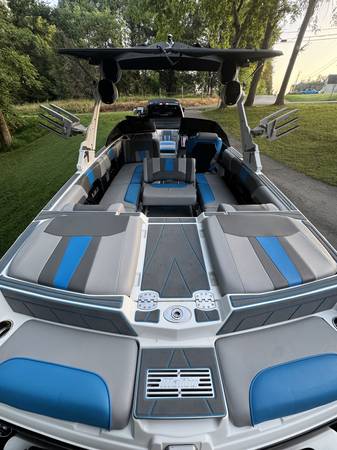 2022 Malibu, Import USA — Foto 2 z 12