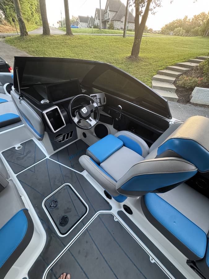 2022 Malibu, Import USA — Foto 3 z 12