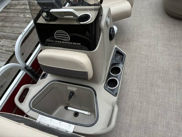 Tracker, Import USA — Foto 12 z 12