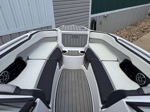 2021 Yamaha, Import USA — Foto 4 z 12