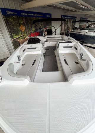 2024 Hurricane, Import USA — Foto 3 z 7