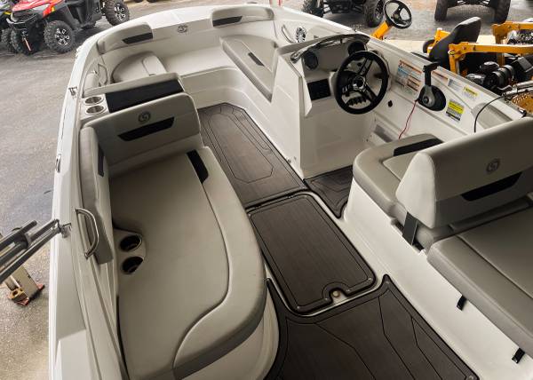 2024 Hurricane, Import USA — Foto 6 z 7