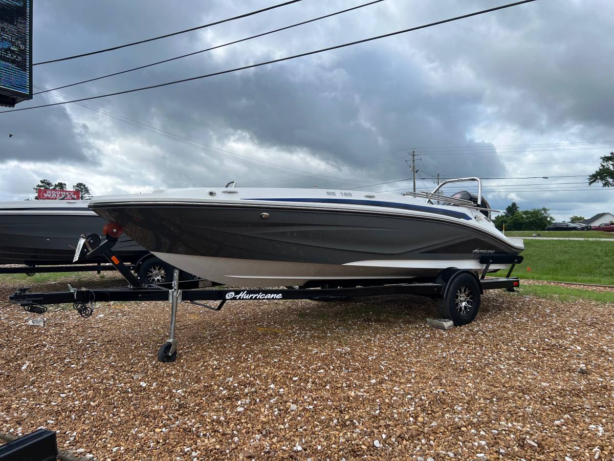2024 Hurricane, Import USA — Foto 4 z 4