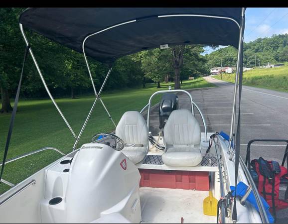 2012 Boston Whaler, Import USA — Foto 3 z 7