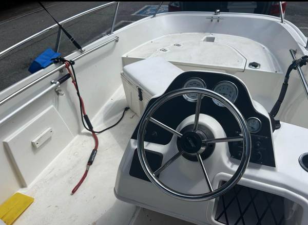 2012 Boston Whaler, Import USA — Foto 4 z 7