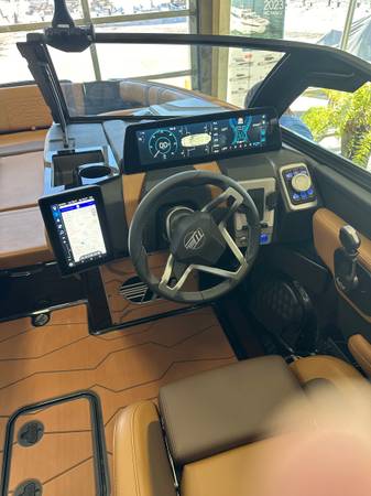 2025 Malibu, Import USA — Foto 9 z 12