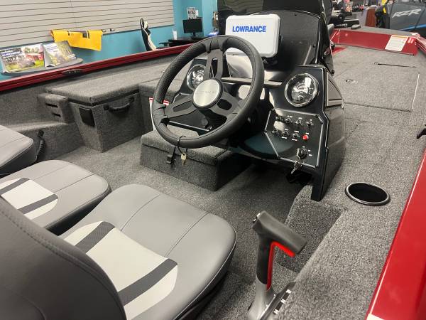 Lowe, Import USA — Foto 7 z 9