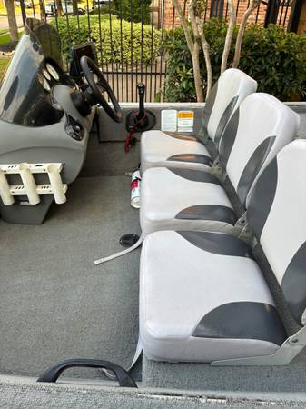2007 Tracker, Import USA — Foto 3 z 10