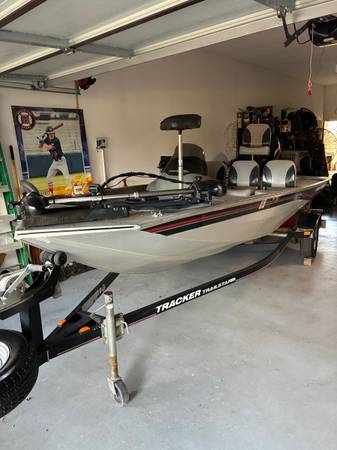 2007 Tracker, Import USA — Foto 9 z 10